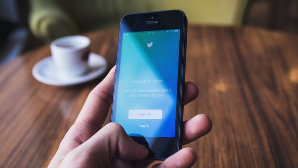 Sur Twitter, les fausses informations davantage diffusées que les vraies